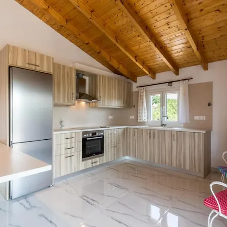 Maria Eleni House * ذيسْخا