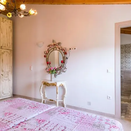 Maria Eleni House بيت للعطل *